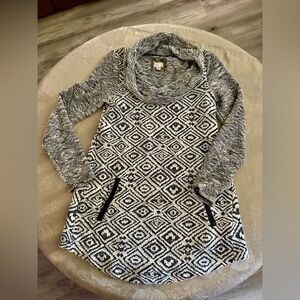 Anthropology 9-HIS S’C Tunic Sweater. Black and Off White. Size Medium